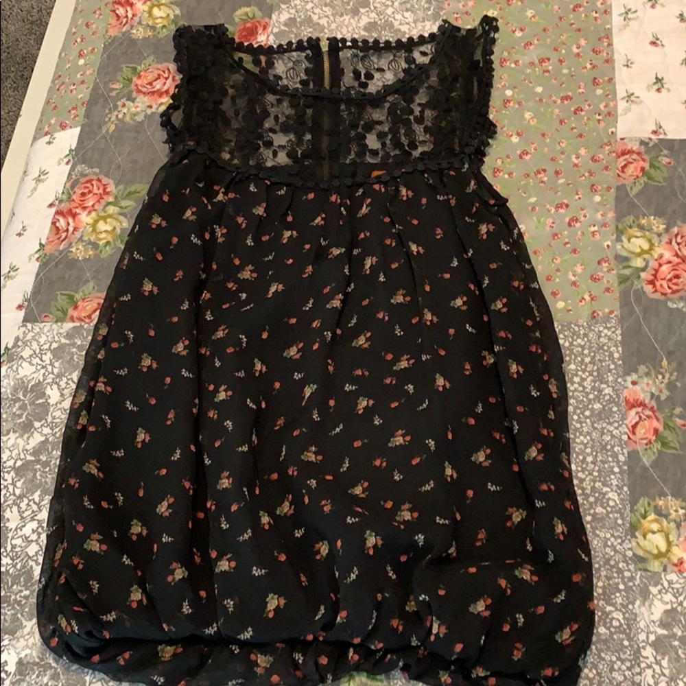 Blouse with zip up back